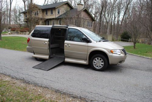 2005 town &amp; country limited*vmi wheelchair van *26k miles*leather*navi*dvd*new!