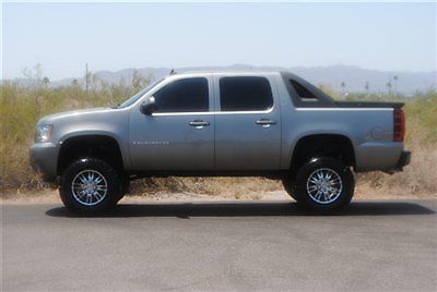 Lifted 2007 chevy avalanche 1500 4x4 ltz...lifted chevy avalanche 4dr ltz.lifted