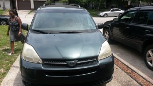 Toyota sienna 2004 green color good condition