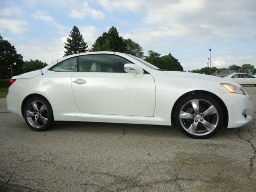 2010 lexus is250c real nice!!!! excellent!!! is 250 pearl white!!!