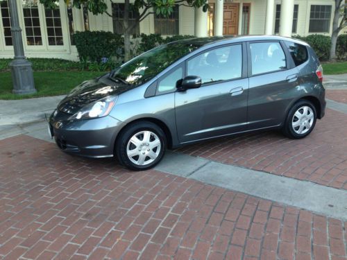 2013 honda fit 5spd *clean* for sale by owner * no reserve *