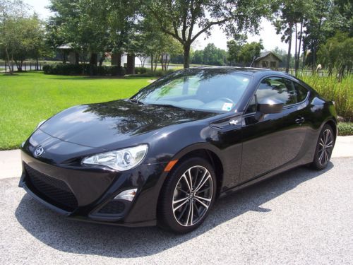 2013 scion fr-s with 4747 miles only, excellent condition!!!