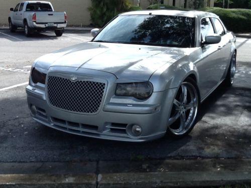 2006 chrysler 300 srt8