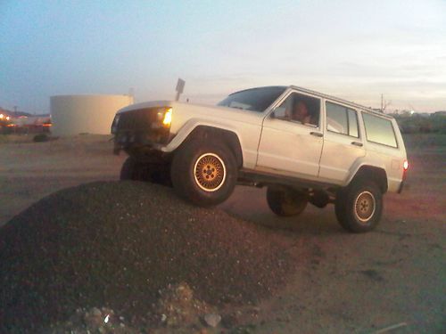 1989 jeep cherokee with 4inch lift