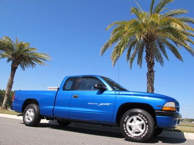 Dodge dakota sport extended cab extra clean!! magnum 4cyl great mpg!!