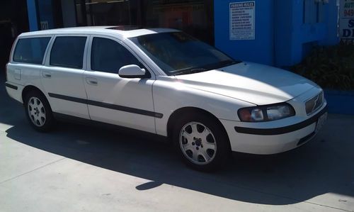 2002 volvo v70 2.4t wagon 4-door 2.4l with 3rd row seat no reserve