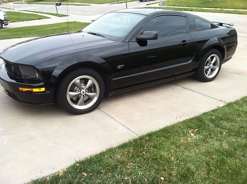 2005 ford mustang gt.  black exterior. black leather interior