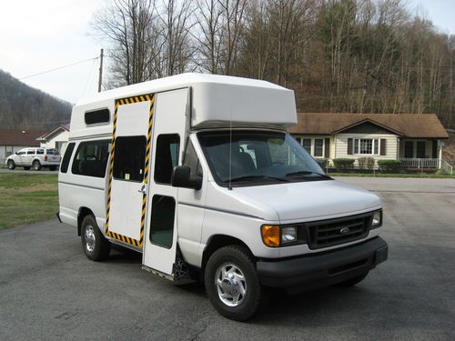2003 ford e-350 base extended high top handicapp equipped not chevy or dodge