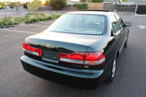 2001 honda accord ex...............excellent...............limited gold edition