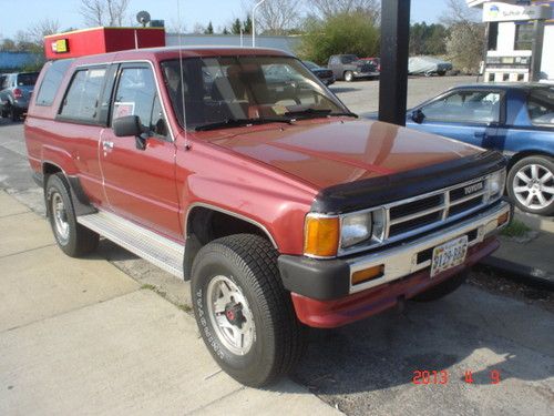 Classic first generation toyota 4 runner with removable top