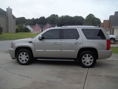 2009 cadillac escalade onstar towing package chrome trim 3rd row seat 76k miles