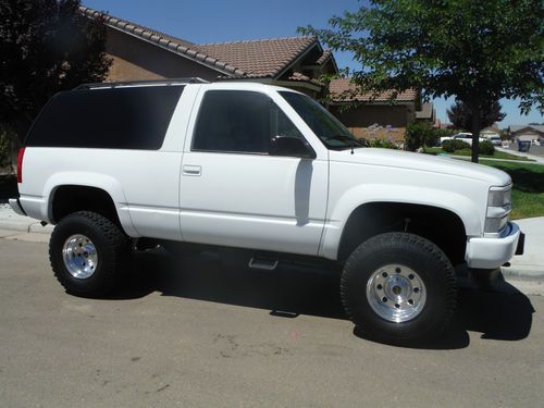 1998 chevy tahoe lt 4x4 2 door, only 66k original miles! 4" ranch lift &amp; welds!!