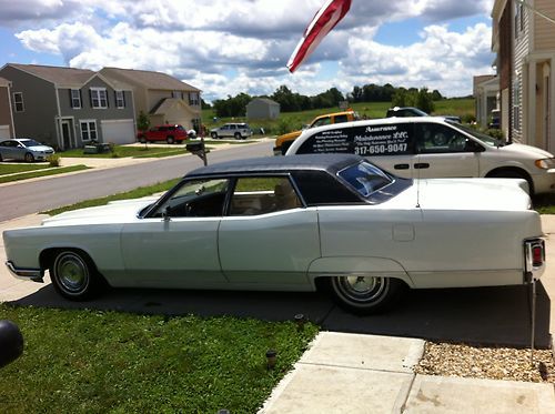 Cool 1971 lincoln continental w/ pearl white paint!!!