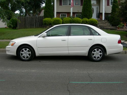 Toyota avalon xl runs and drives perfect,no reserve , clean