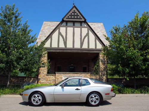 1988 porsche 944, rare special edition, new timing belt, cold a/c, low miles
