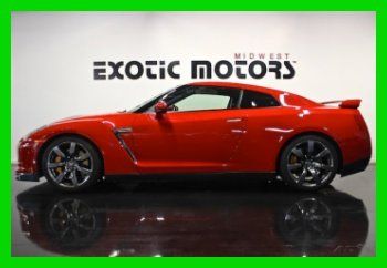 2010 nissan gt-r premium loaded msrp - $84,720.00 6k miles only $75,888.00!!!