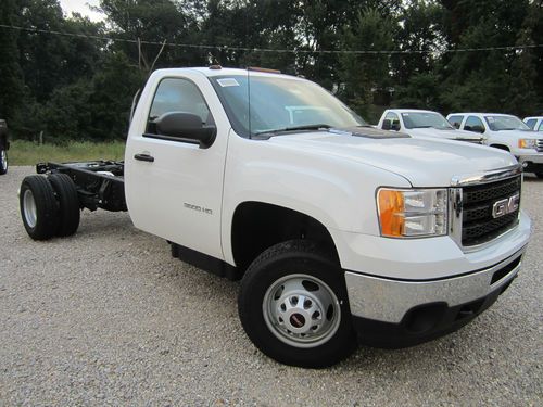 New gmc reg cab and chassis 4x4 diesel 2013 !!!!!!!!!!