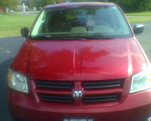 2008 dodge grand caravan se with low miles!