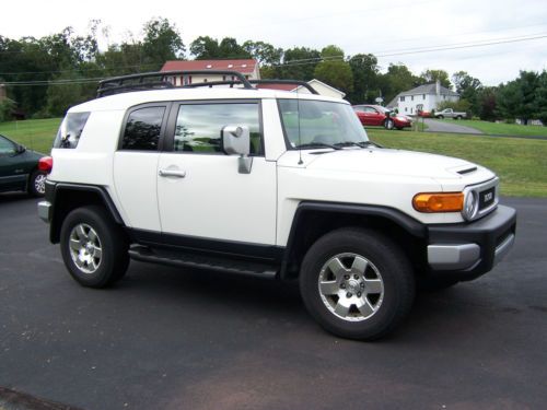 2010 toyota fj cruiser sport utility 4-door 4.0l automatic w/ upgrade package