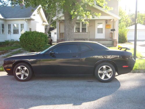 09 challenger 45 000 miles brilliant black crystal pearl with go wing spoiler