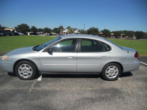 Ford taurus se 2007, cold a/c new tires new battery 2014 stickers, needs nothing