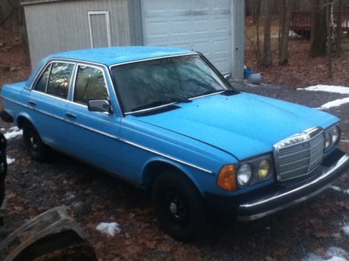 No reserve!! mercedes 300d turbodiesel!! runs and drives great!!!