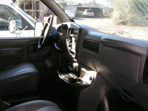 2001 Chevrolet Express 3500 Supreme Fiberglass Utility Body, image 6