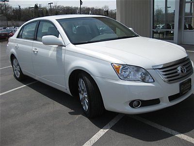 2008 toyota avalon xls. white with tan leather, one owner.