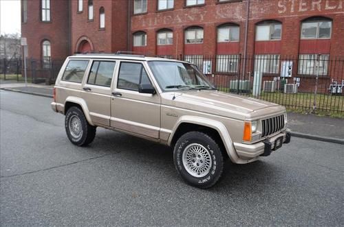 1994 jeep cherokee country-4.0l inline 6-4x4-clean! sold with a no reserve!