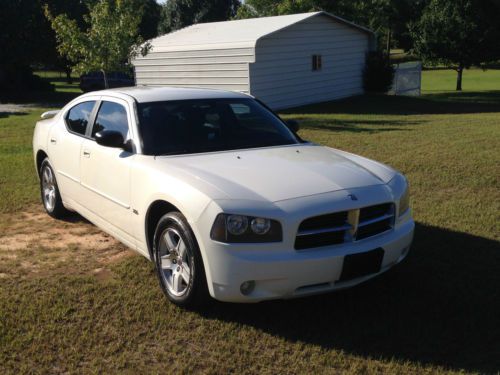2006 dodge charger sxt  very well kept vehicle!