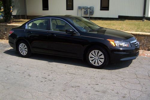 2011 honda accord lx sedan 4-door 2.4l only 14k