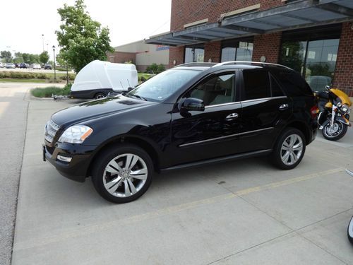 Mercedes-benz ml350 4 matic with sunroof and navi black and tan