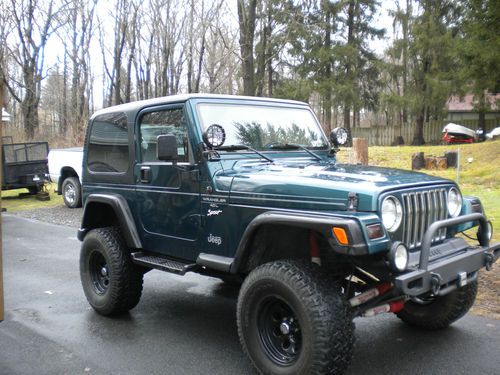 1998 jeep wrangler sport 4.0l, lifted,customized,offroad,4x4, hardtop,hard doors