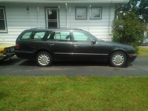 Black and gray,  e320 4matic, 7 seats, great family car, needs universal joint