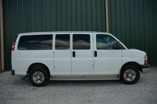 Chevy passanger van in great condition, white, 12 passanger seating
