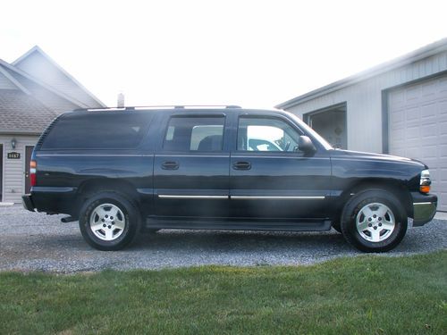 2004 chevrolet suburban 4wd 5.3l v-8 sunroof  tow package 84,102 miles