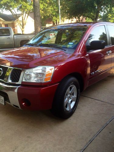 Beautiful 2006 nissan titan with amazing sound system (90,960 miles)