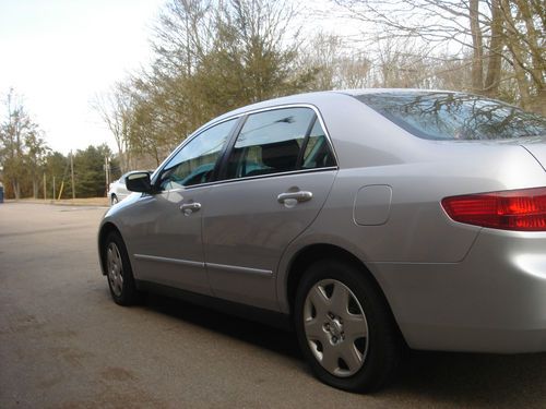 2005 honda accord sedan lx, silver with blak interior,