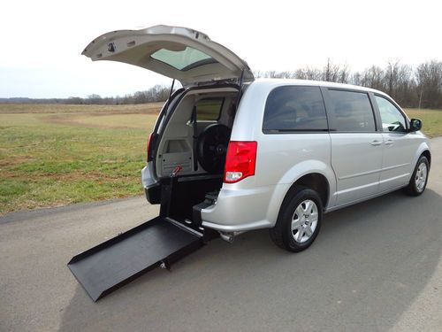 2011 dodge grand caravan wheelchair/handicap ramp van rear entry conversion