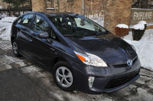 2013 toyota prius.no reserve.1.8 liter electric hybrid/cd/ac/alloys/clear title!