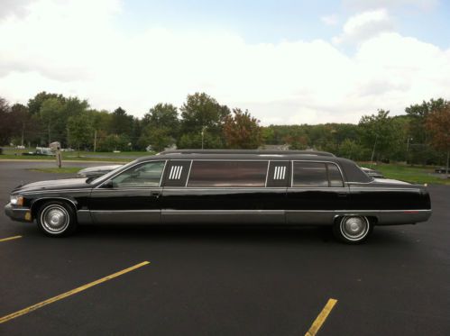 &#039;96 fleetwwod 95&#034; stretch limo.