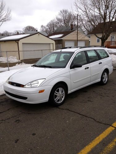 2001 ford focus wagon se. low reserve!!!