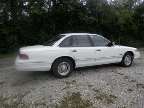 1993 ford crown victoria  83,000 miles beautiful car