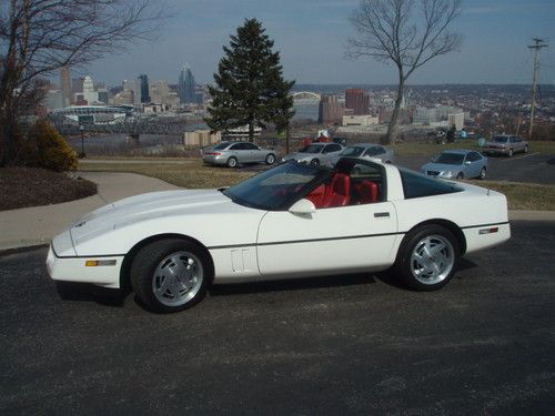 1988 chevrolet corvette - 2 tops  like new  low reserve!