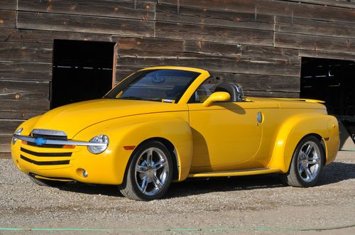 2005 chevrolet ssr convertible 2-door 6.0l