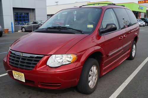 2006 chrysler town &amp; country touring with mobility upfitter package