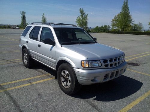 2001 isuzu rodeo in immaculate condition. no reserves