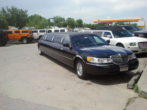 8-10 passenger lincoln town car limo