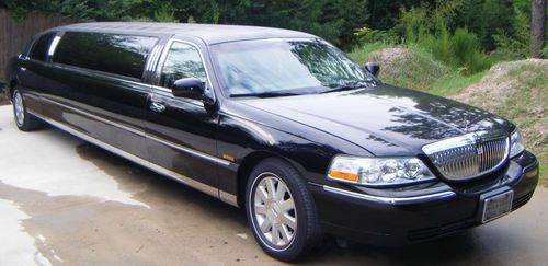 2004 lincoln town car executive limousine 4-door 4.6l