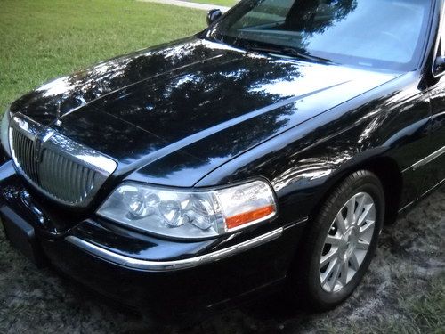 2006 lincoln town car signature,4.6l,leather,runs perfect,mint condition.